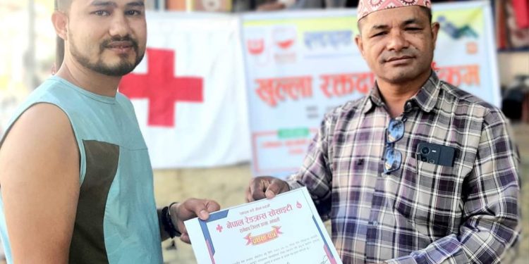 रामेछाप रेड्क्रसको आयोजना तथा रासमको सहकार्यमा रक्तदान सम्पन्न