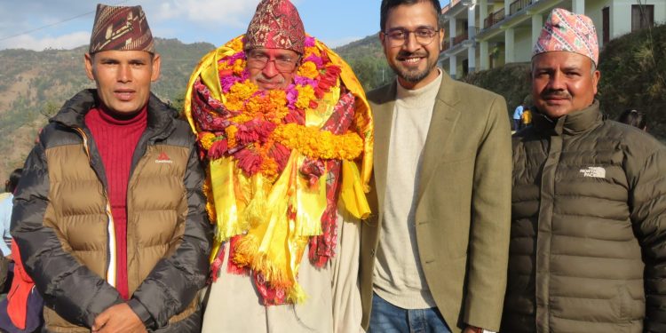 शिक्षक लक्ष्मण कुमार घिमिरेको अवकाश भएको दिन छोरा इन्जिनियरले गरे छात्रवृत्तिको घोषणा।