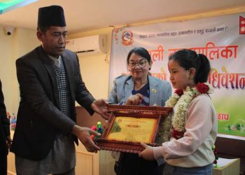 मन्थली नगरपालिकाको १४ औं नगरसभामा खेलाडी रुनिसा बस्नेत सम्मानित