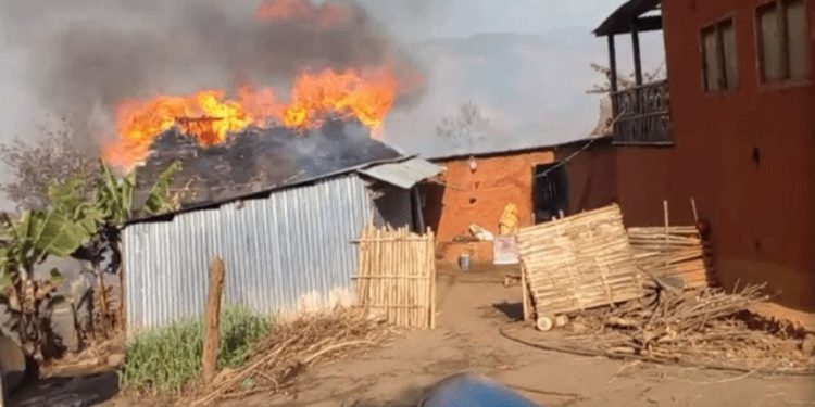 छापटार रामेछापमा भिषण आगोलागी, २० औं घर जलेर नष्ट