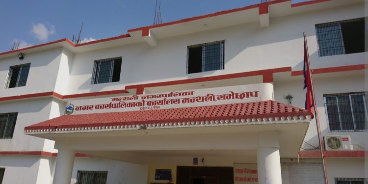 मन्थली नगर स्तरीय कक्षा ८ को परिक्षामा ७ स्कुल निल