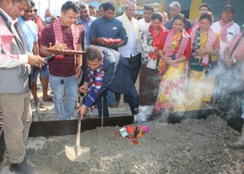 मन्त्री श्रेष्ठद्वारा जरुवाटोलमा स्ल्याब ढलानको शिलान्यास