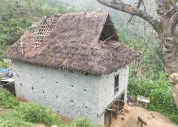 घरको छानो माग्न मन्थली नगरपालिका पुगिन बधु गिरी