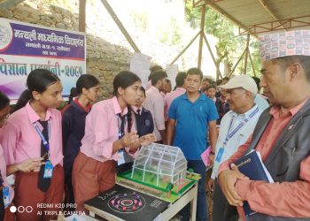 मन्थली माबिको बिज्ञान प्रदर्शनीमा नगर प्रमुखले गरे निरीक्षण