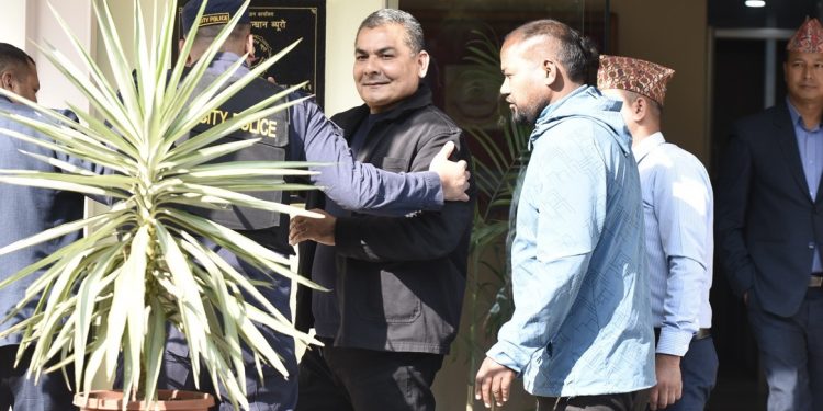 म्याद थपका लागि दुर्गा प्रसाईंलाई अदालतमा पेस