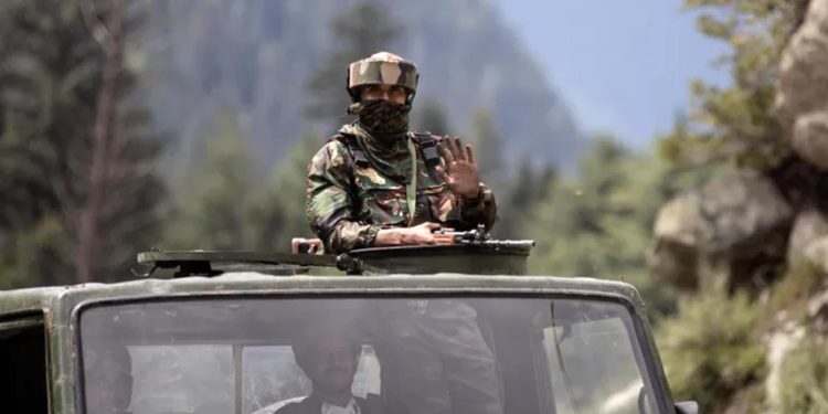 काश्मिरमा विद्रोहीसँग भारतीय सेनाको भिडन्त, पाँचको मृत्यु