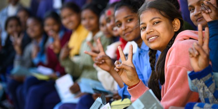 पाठेघरको क्यान्सरबिरुद्धको १५ दिने एचपीभी खोप अभियानको छैठौं दिन १० लाख लाई खोप