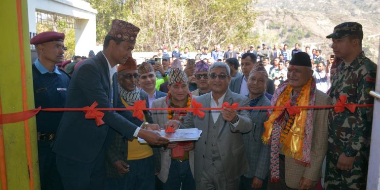 भूकम्प प्रभावित क्षेत्रमा पुनःनिर्माण सुरु भएको छ : गृहमन्त्री लेखक