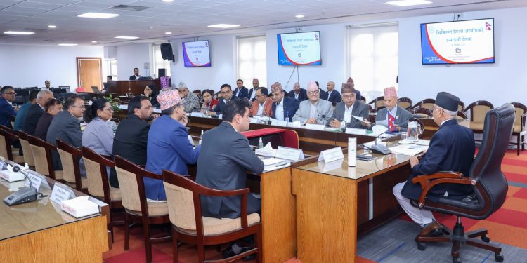 चिकित्सा शिक्षा आयोगको बैठक : आवासीय चिकित्सकको आन्दोलन फिर्ता गर्न आग्रह 