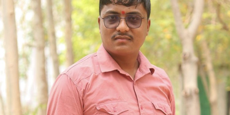 मन्थली नगरपालिका ३ का सचीव श्रेष्ठ गएनन् कार्यलय