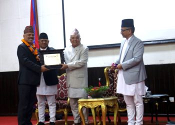 राष्ट्रपतिद्वारा वरिष्ठ पत्रकार दाहाल सम्मानित