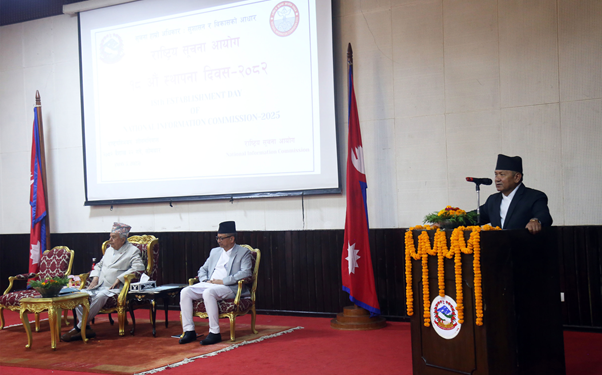 सूचनाको हक कार्यान्वयनमा सरकार प्रतिबद्ध : सञ्चारमन्त्री गुरुङ