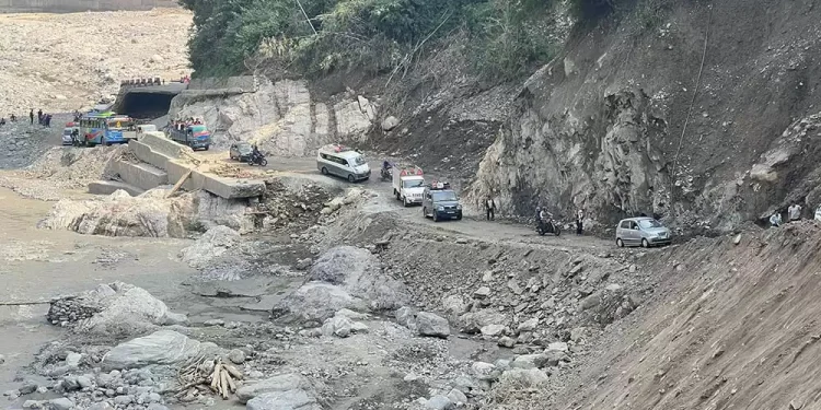 विपद् जोखिमका कारण विपी राजमार्गको काभ्रे खण्डमा एक महिनासम्म राति सवारी आवागमनमा रोक