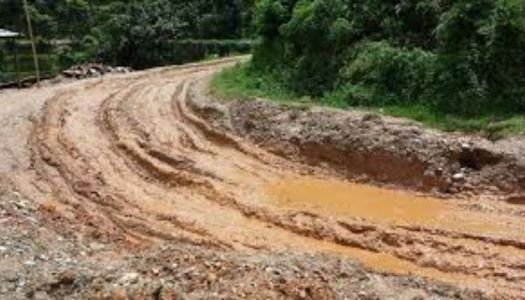 रामेछापका सडक निर्माणमा ढिलाइ,स्थानीय सडक हिलाम्मे र अवरुद्ध