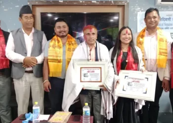 फोनिज स्थापना दिवसमा पत्रकार बद्री नयाँघरे र ज्ञानु श्रेष्ठ सम्मानित