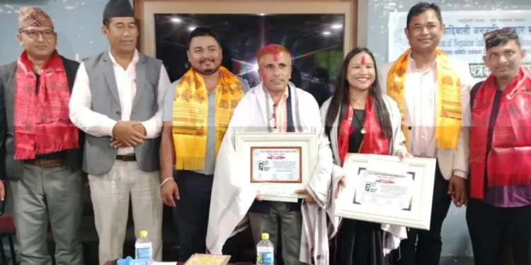 फोनिज स्थापना दिवसमा पत्रकार बद्री नयाँघरे र ज्ञानु श्रेष्ठ सम्मानित