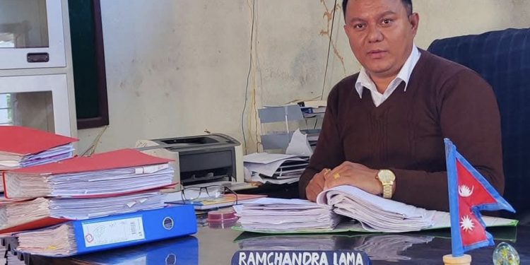 शिक्षक समाजलाई उज्यालो बनाउने प्रकाश हो: रामचन्द्र लामा