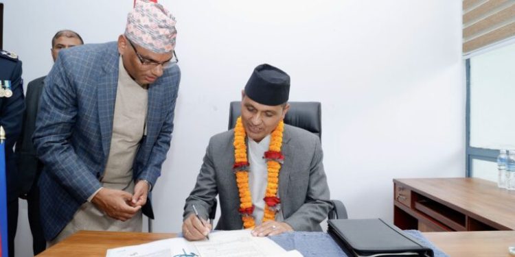 गृहमन्त्री अर्यालद्वारा प्रहरीलाई उच्च मनोबलका साथ जनहितमा काम गर्न निर्देशन