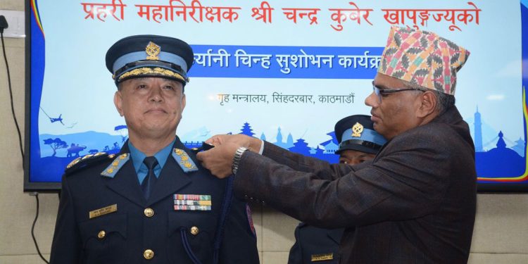 चन्द्रकुवेर खापुङ नवनियुक्त प्रहरी महानिरीक्षक, दर्ज्यानी चिन्ह ग्रहण