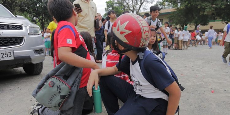फिलिपिन्समा ७.६ म्याग्निच्युडको भूकम्प