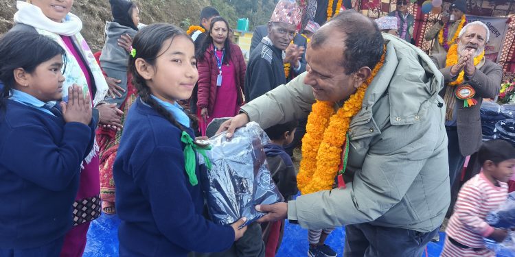 भरत प्रसाद चौलागाईं : अप्ठ्यारोमा सम्झिने नाम, विद्यार्थीका लागि न्यानो अभियान