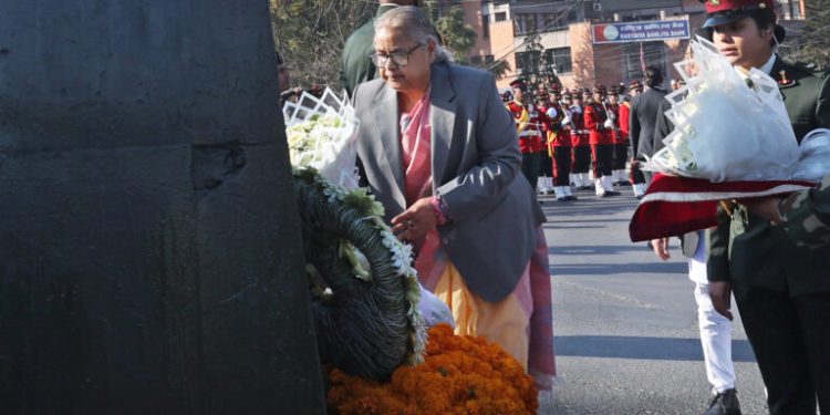 प्रधानमन्त्री कार्की र राष्ट्रपति पौडेलद्वारा पृथ्वीनारायण शाहको सालिकमा पुष्पगुच्छा अर्पण