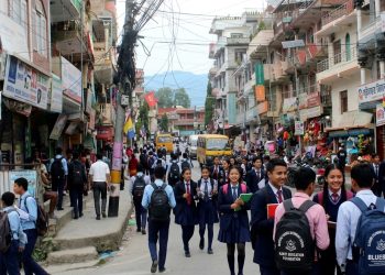 मन्थलीमा संस्थागत विद्यालय आइतबार पनि सञ्चालन, सामुदायिक विद्यालय भने बन्द